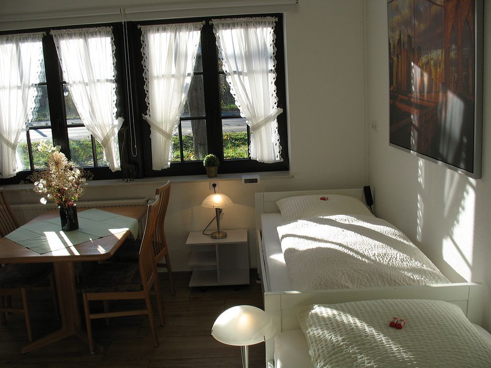 Altes Zollhaus Am Klinikum Hotel Lubeck Ngoại thất bức ảnh