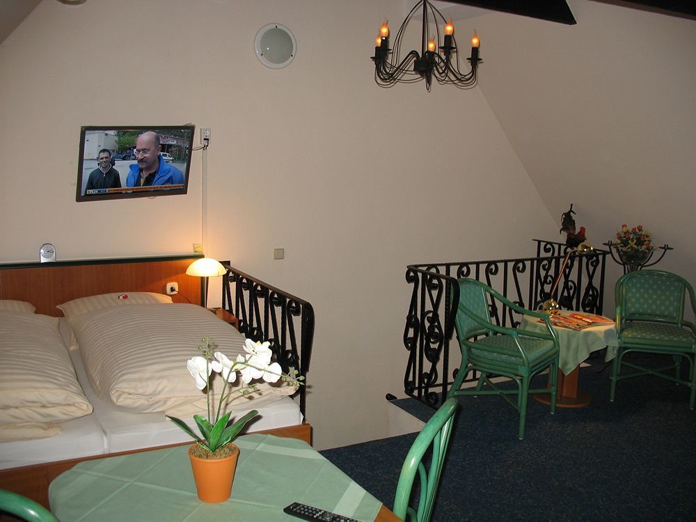 Altes Zollhaus Am Klinikum Hotel Lubeck Ngoại thất bức ảnh