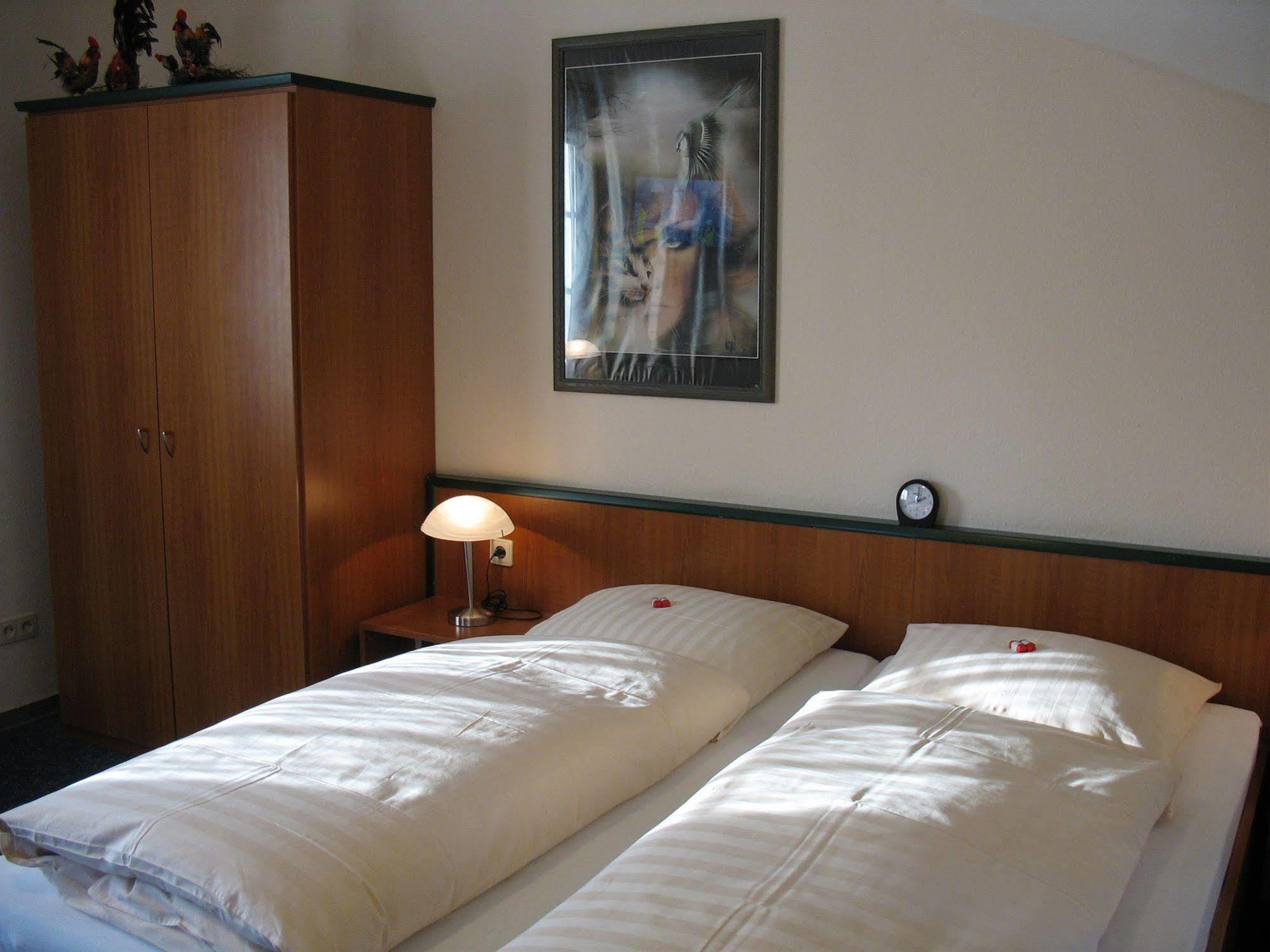 Altes Zollhaus Am Klinikum Hotel Lubeck Ngoại thất bức ảnh