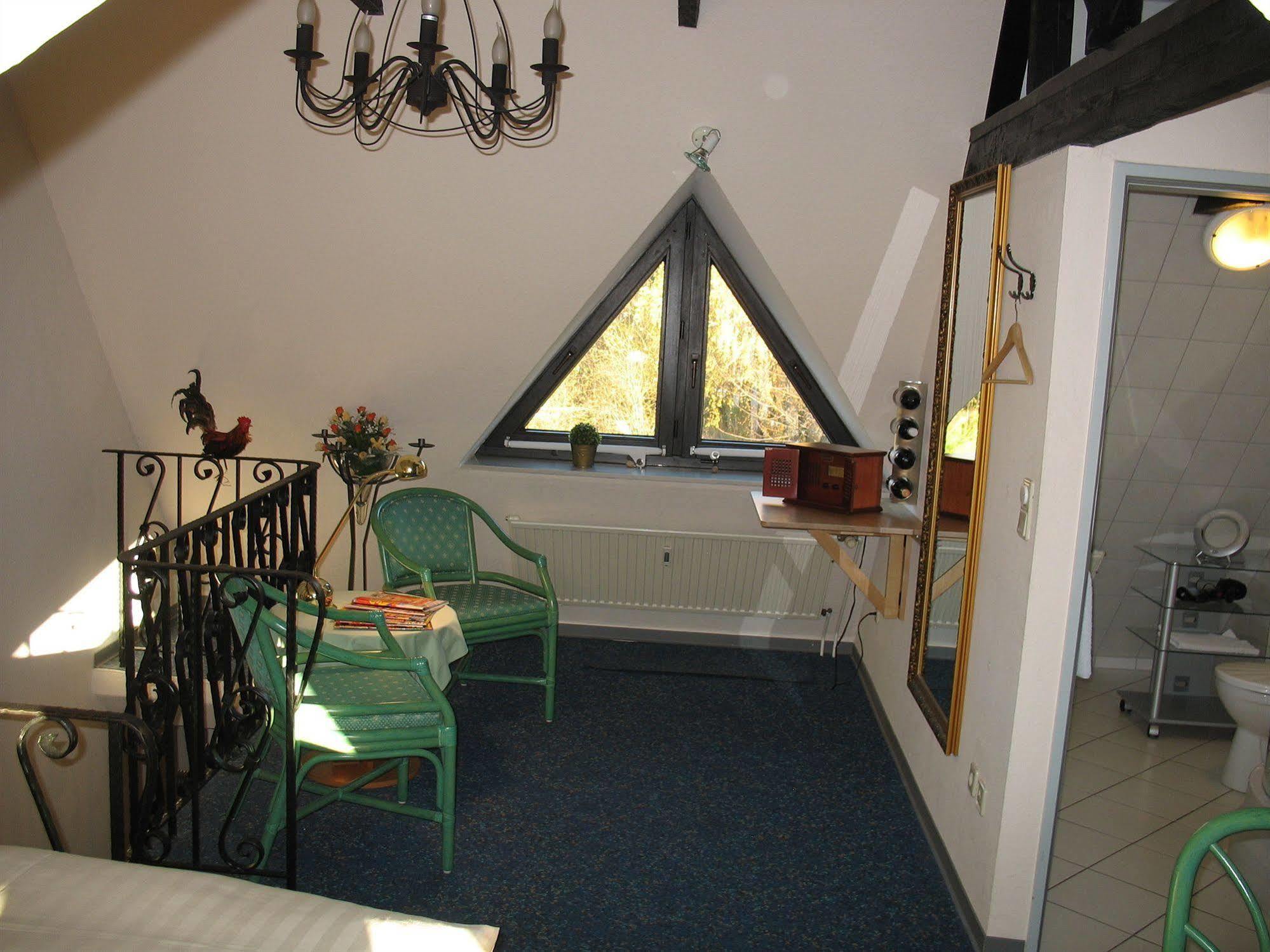 Altes Zollhaus Am Klinikum Hotel Lubeck Ngoại thất bức ảnh