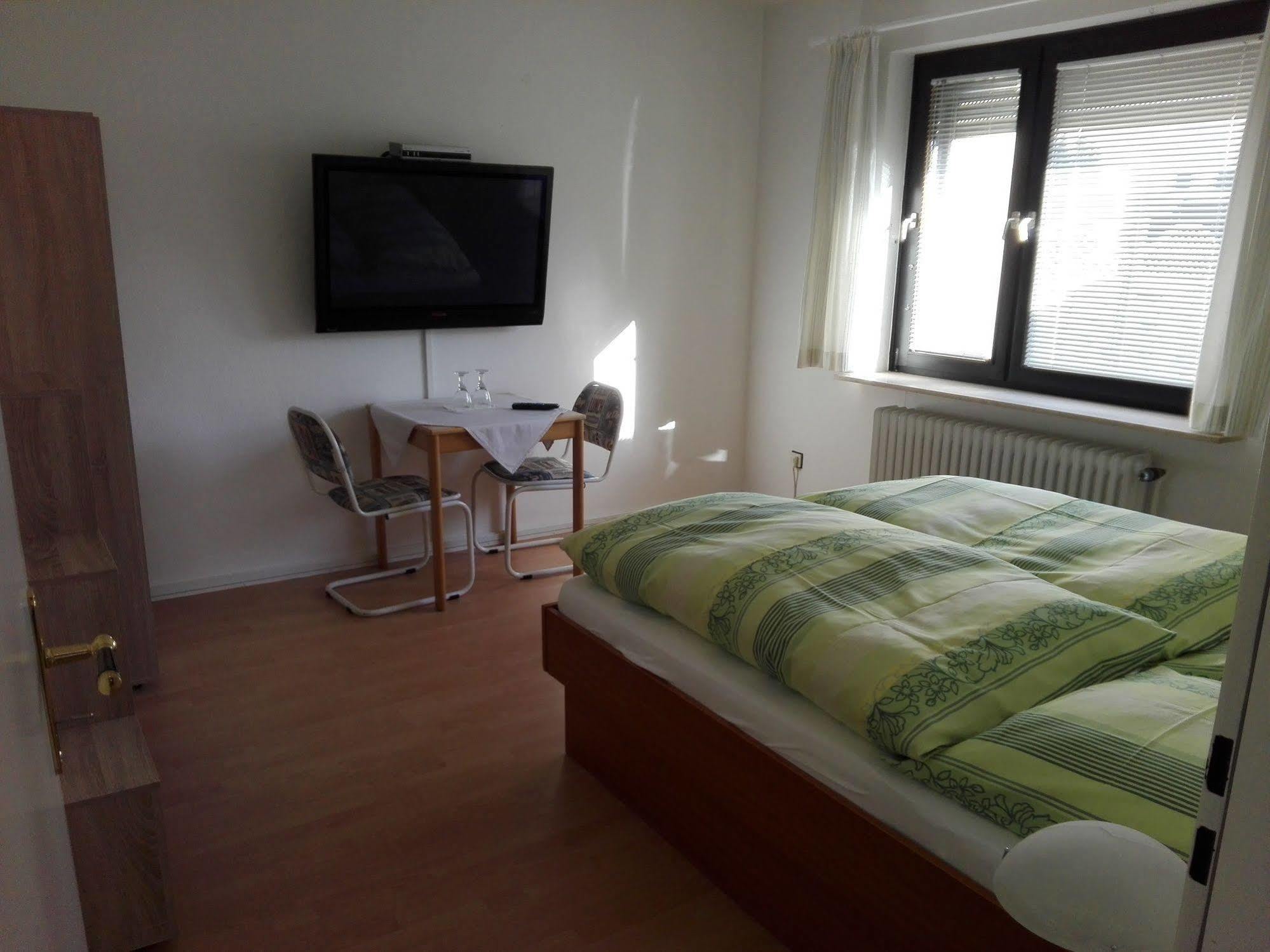 Altes Zollhaus Am Klinikum Hotel Lubeck Ngoại thất bức ảnh
