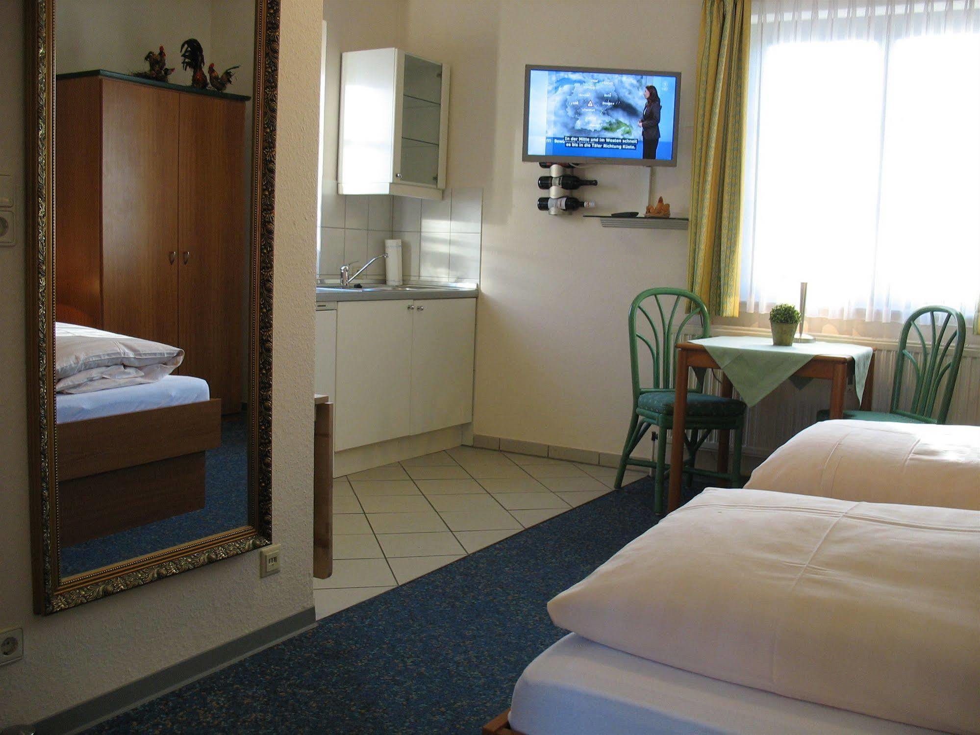 Altes Zollhaus Am Klinikum Hotel Lubeck Ngoại thất bức ảnh